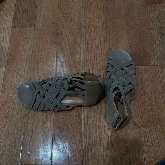 Gentle Souls Kenneth Cole Gladiator Sandals - Picture 3 of 3